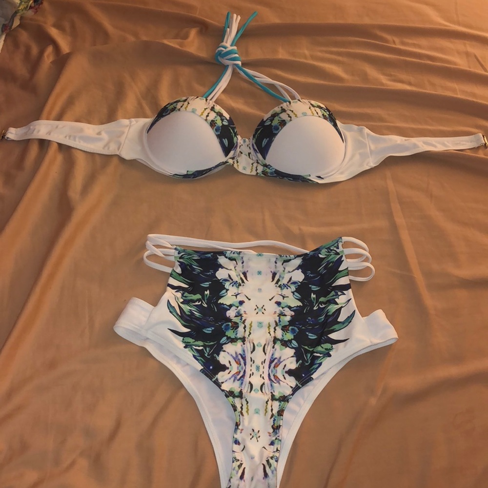 White and blue bathe suit set/ bikini